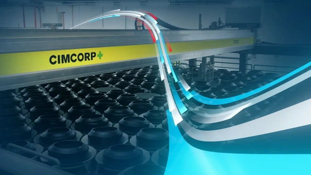 CIMCORP 品牌设备：在仓库环境中搬运材料。