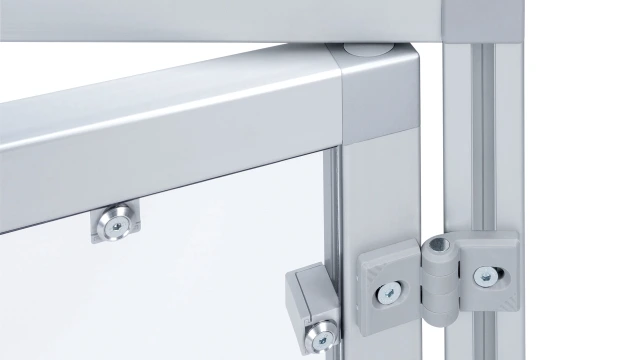 门由铝型材制成，带有 Bosch Rexroth 的灰色塑料铰链