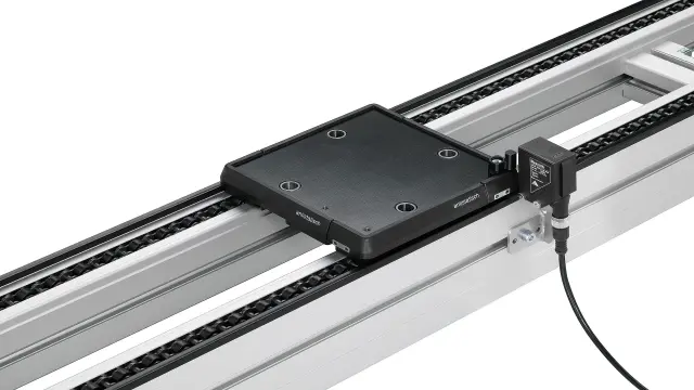 TS 2plus 输送线系统上 ID 200 识别系统的 Bosch Rexroth RFID 标签