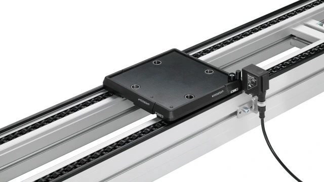 TS 2plus 输送线系统上 ID 200 识别系统的 Bosch Rexroth RFID 标签