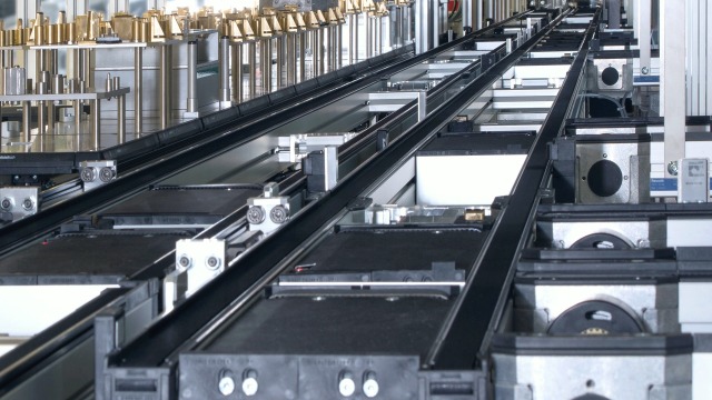名为 TS 2plus Transfer System的 Bosch Rexroth 输送线系统的完整视图