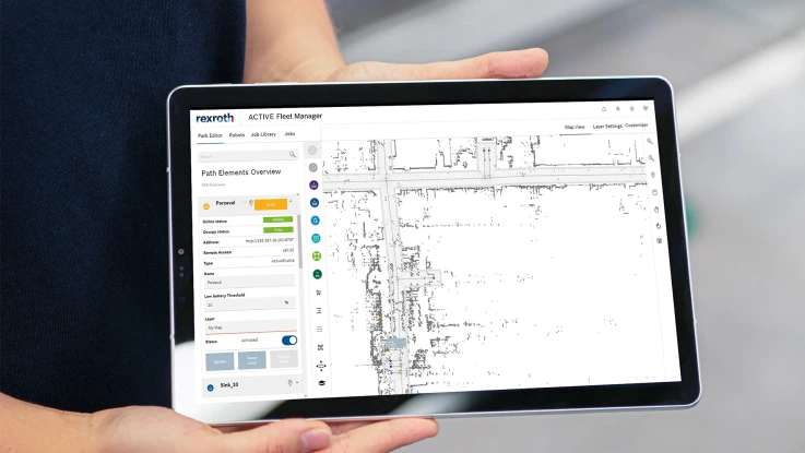 一名手持平板电脑的人，屏幕上显示一些数字和图表。
