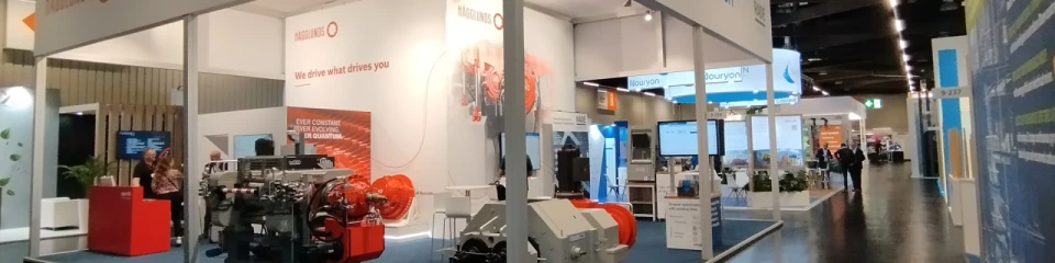 博世力士乐展台的展品和参观者